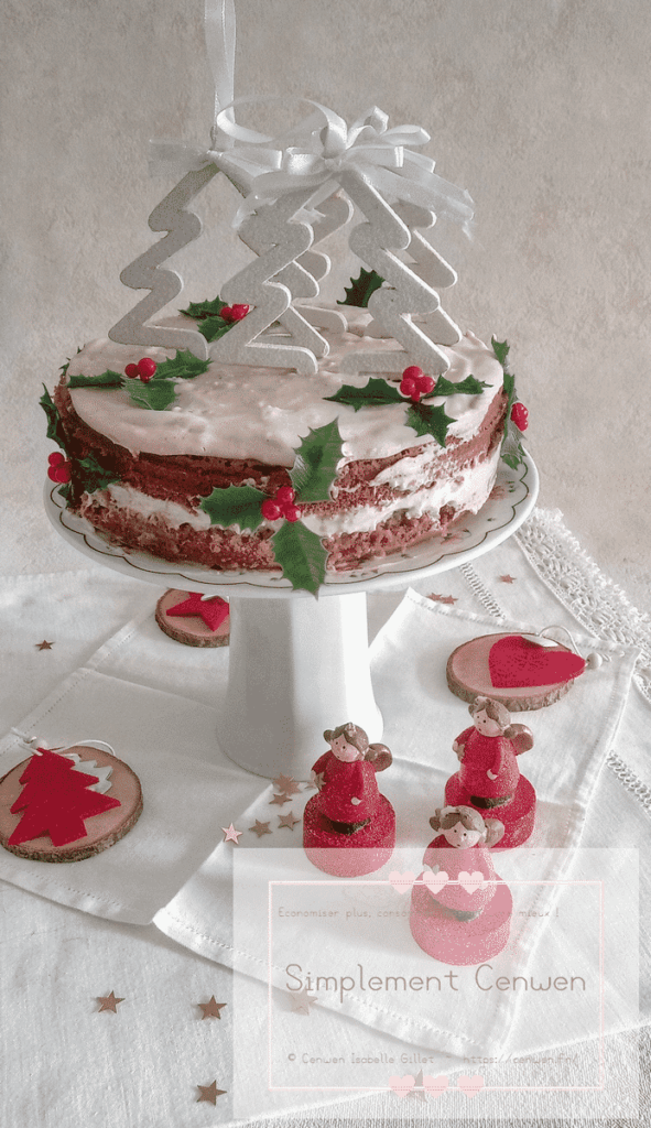 Naked cake vegan décoré pour les fêtes de Noël.
