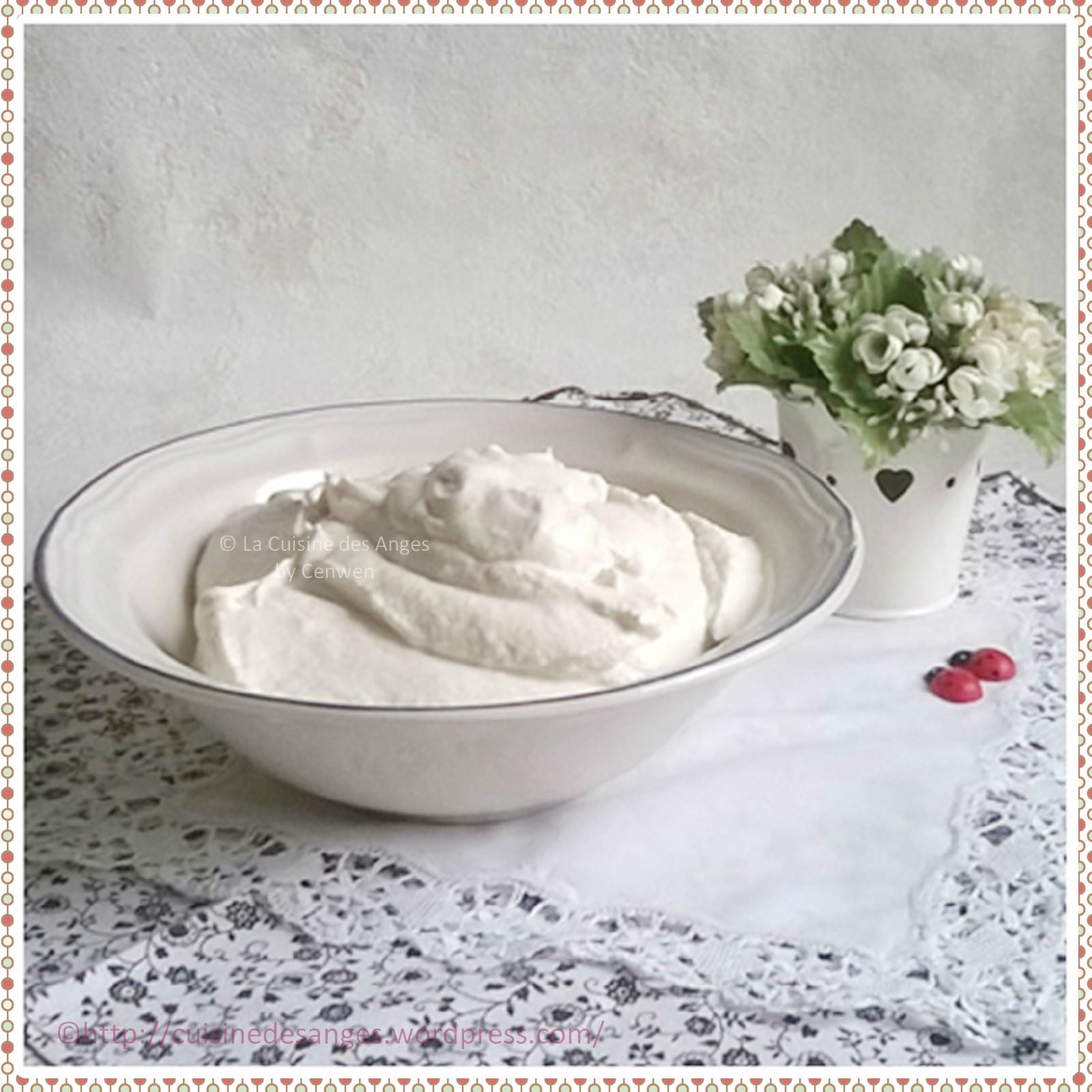 Tofu soyeux maison préparé avec lait de soja et citron, texture lisse et crémeuse