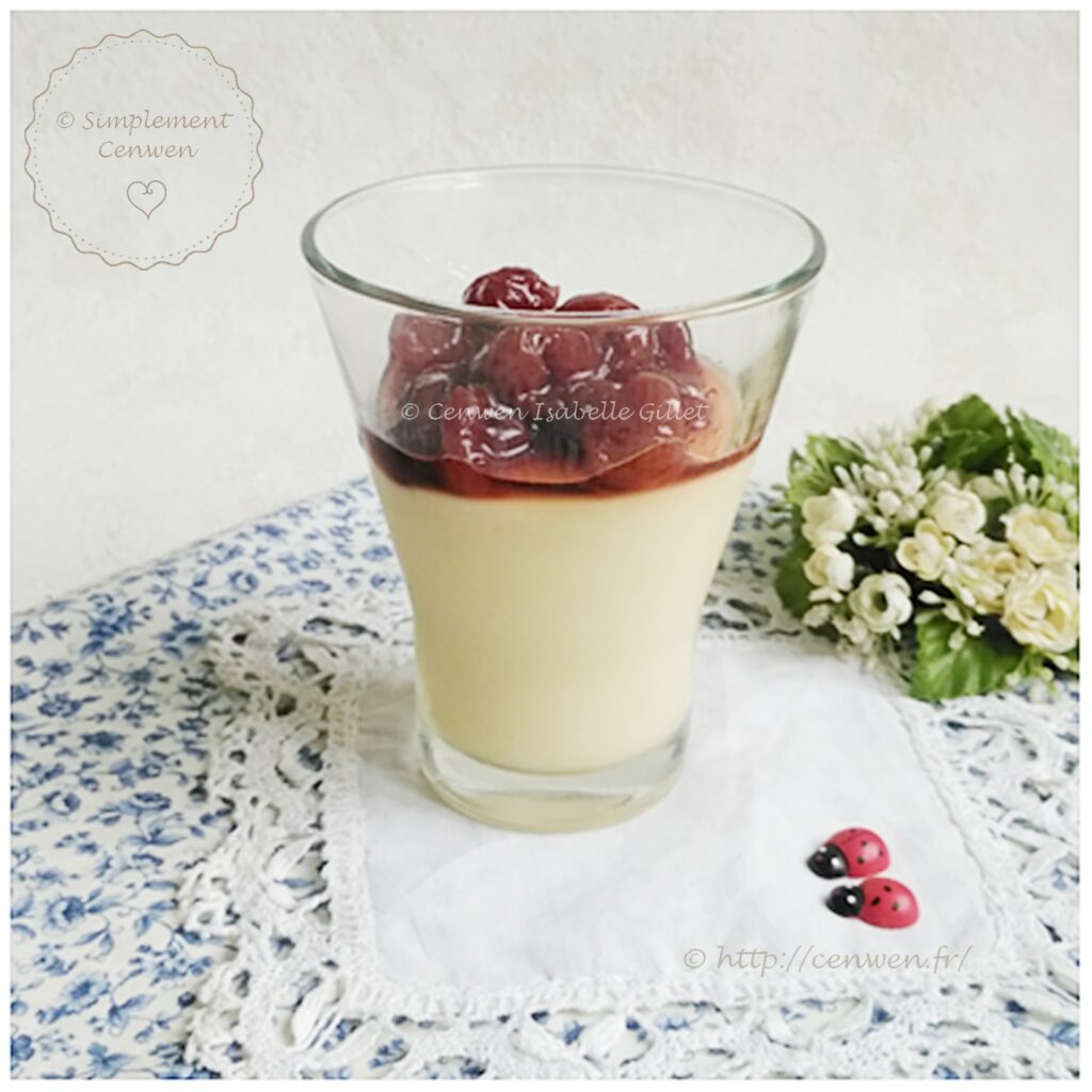 Petit pot de crème au lait d'amande et aux cerises confites