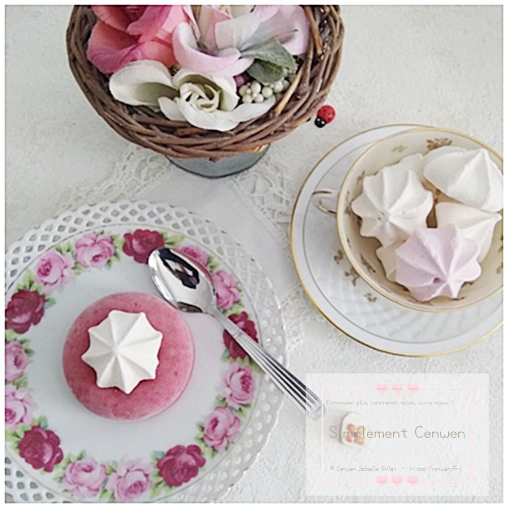 Glace végétale banane et framboises moulée en hoops, couleur rose vif, texture crémeuse