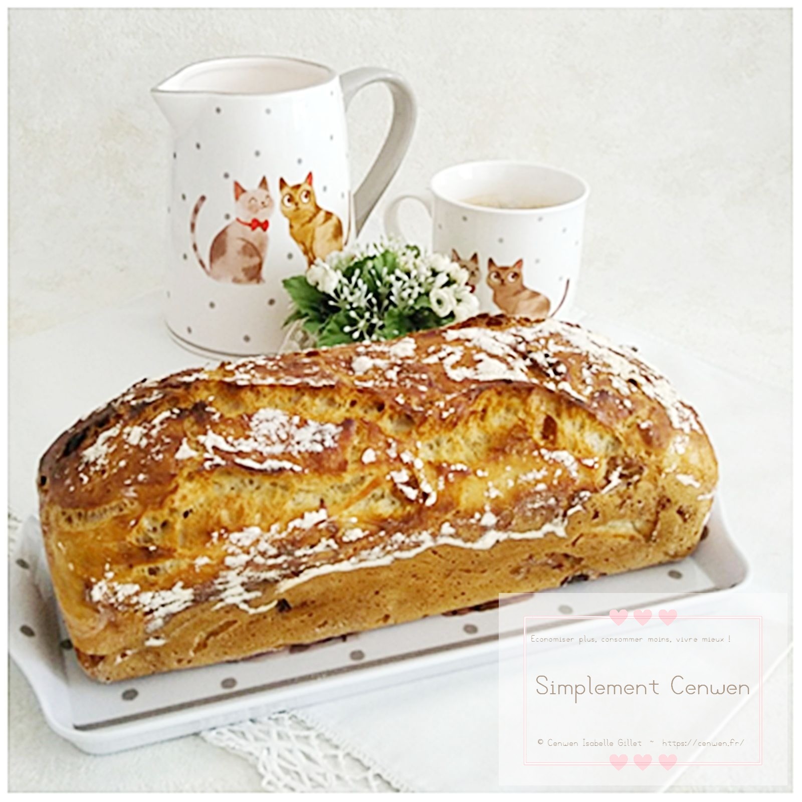 Pain sans pétrissage aux fruits secs, doré et croustillant, avec mie moelleuse.