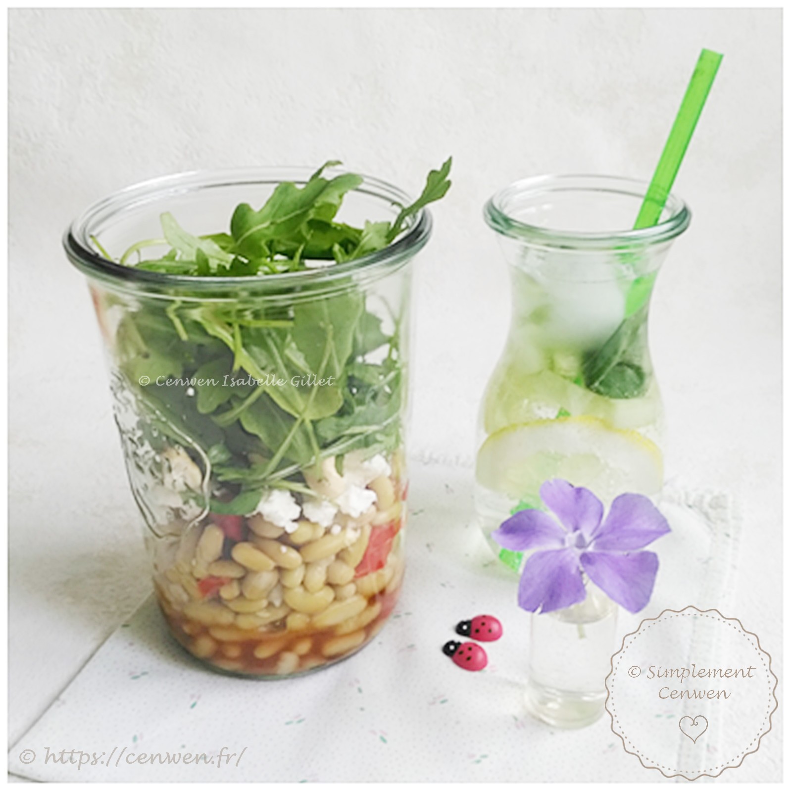 Salade composée : flageolets, poivron rouge, roquette et feta dans un bocal