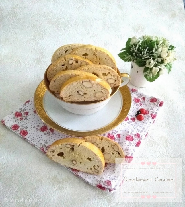 Croquets de Provence dorés et croquants, petits biscuits aux amandes typiques du Sud.