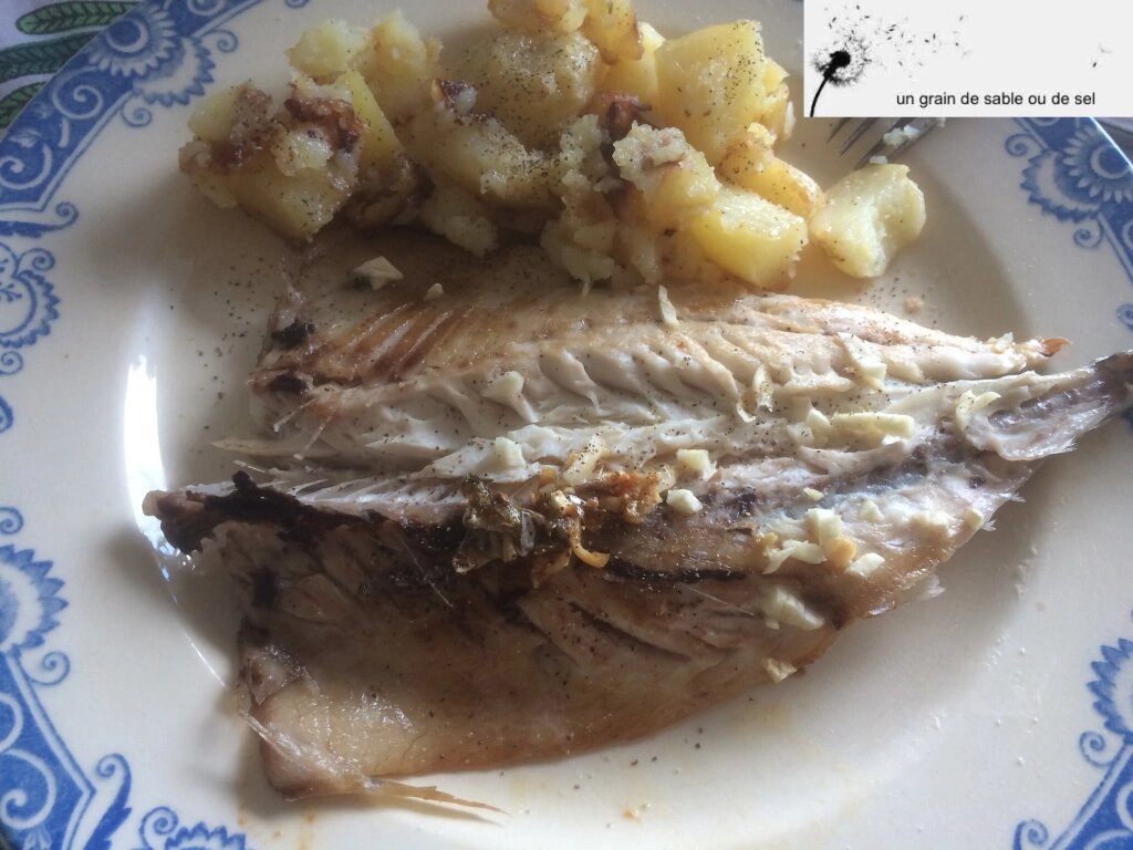 Filets de maquereau cuisinés simplement, servis avec pommes de terre ou purée