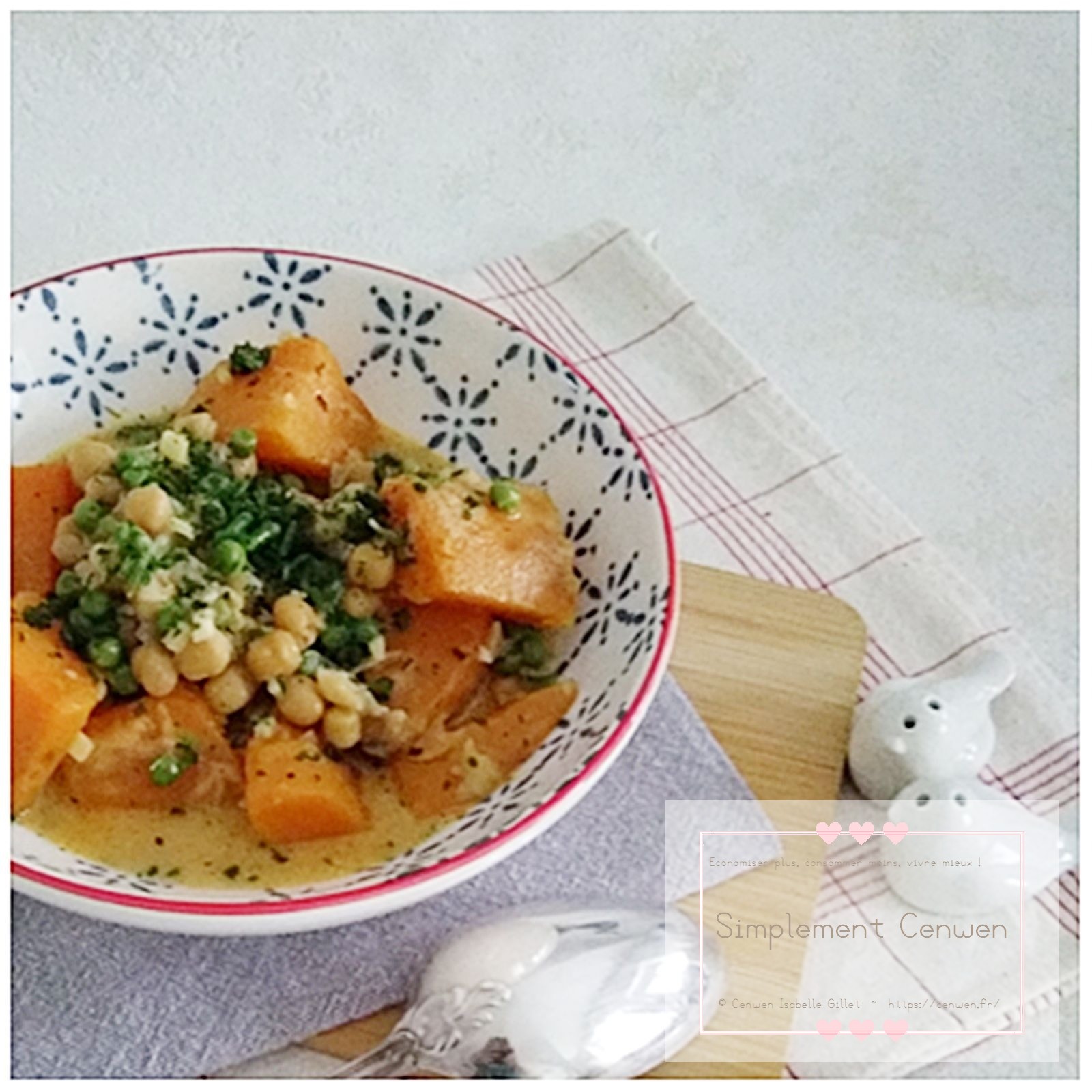 Chili végétarien à la patate douce, haricots rouges et poivrons, mijoté et coloré.